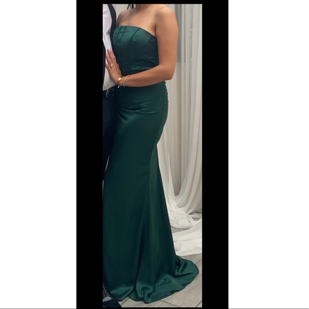 Classy Emerald Green Gown